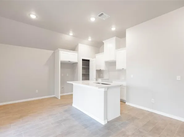 9224 NW 86th St, Yukon, OK 73099