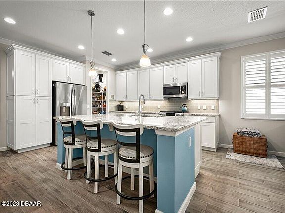 3rd image of 158 Island Breeze Ave