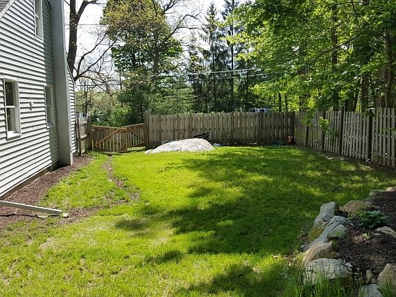 4th image of 2097 Lakeside Dr W