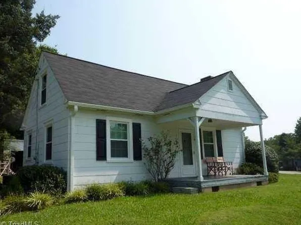 11 Hilton Dr, Winston Salem, NC 27127