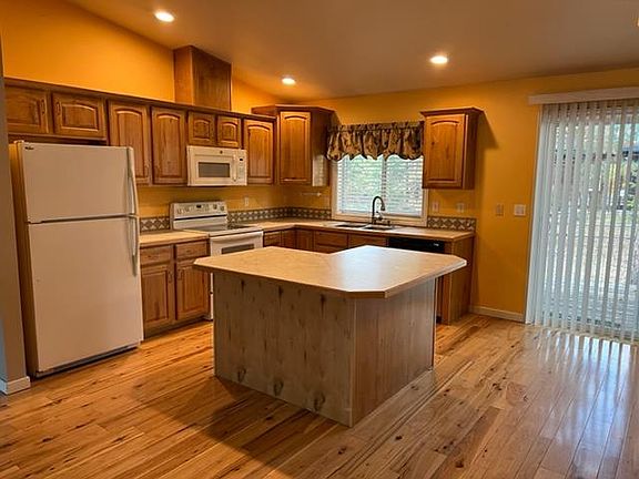 3rd image of 651 Brady Dr