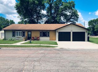 823 7th St NE, Watertown, SD 57201