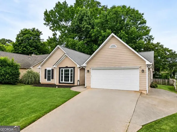 255 Paris Dr, Lawrenceville, GA 30043