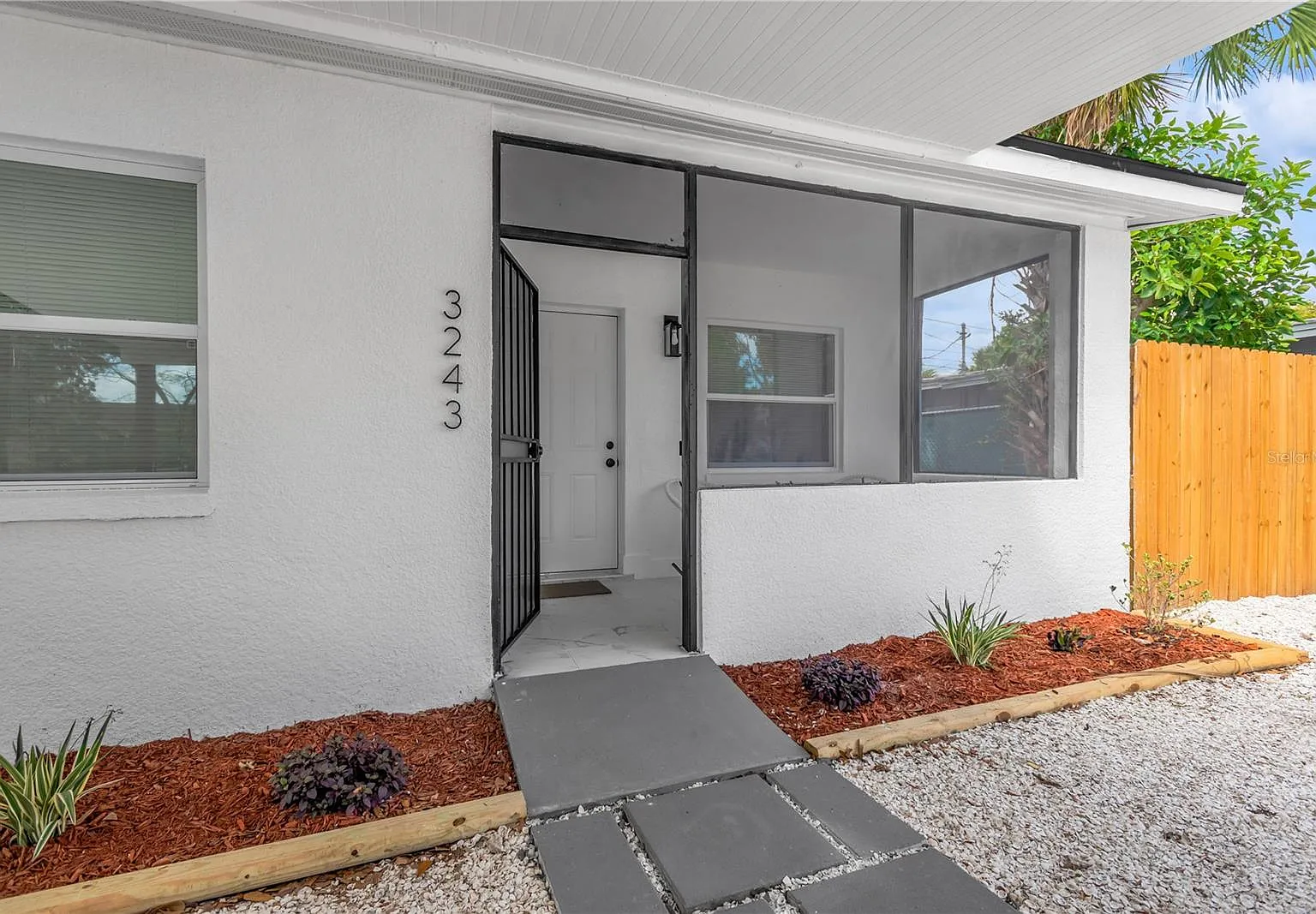 3 bed, 1040 sqft, $2,600 — Photo 1
