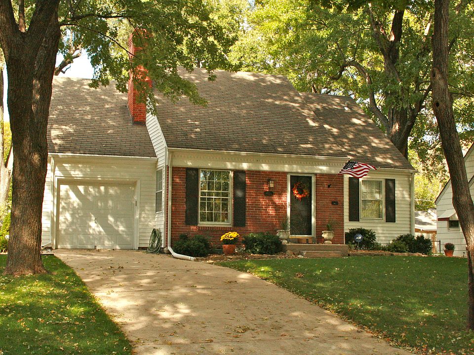 Great Curb Appeal!