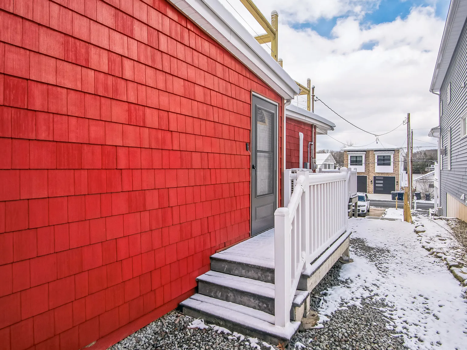3 bed, 1000 sqft, $2,000 — Photo 2