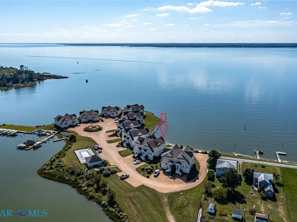 564 Riverside Dr, Lancaster, VA 22503