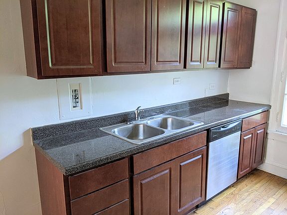 4th image of 905 Elmwood Ave #2