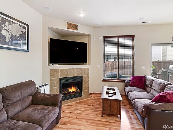 4th image of 323 NE Miramar Cir