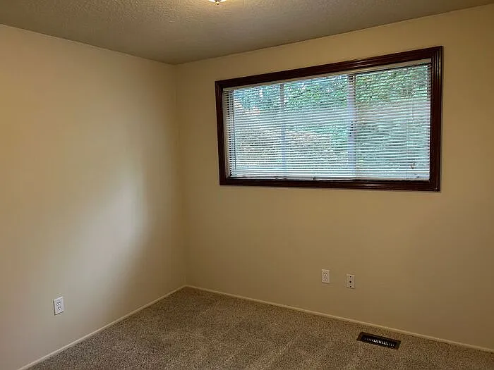 12315 SE Mount Scott Blvd — Photo 14