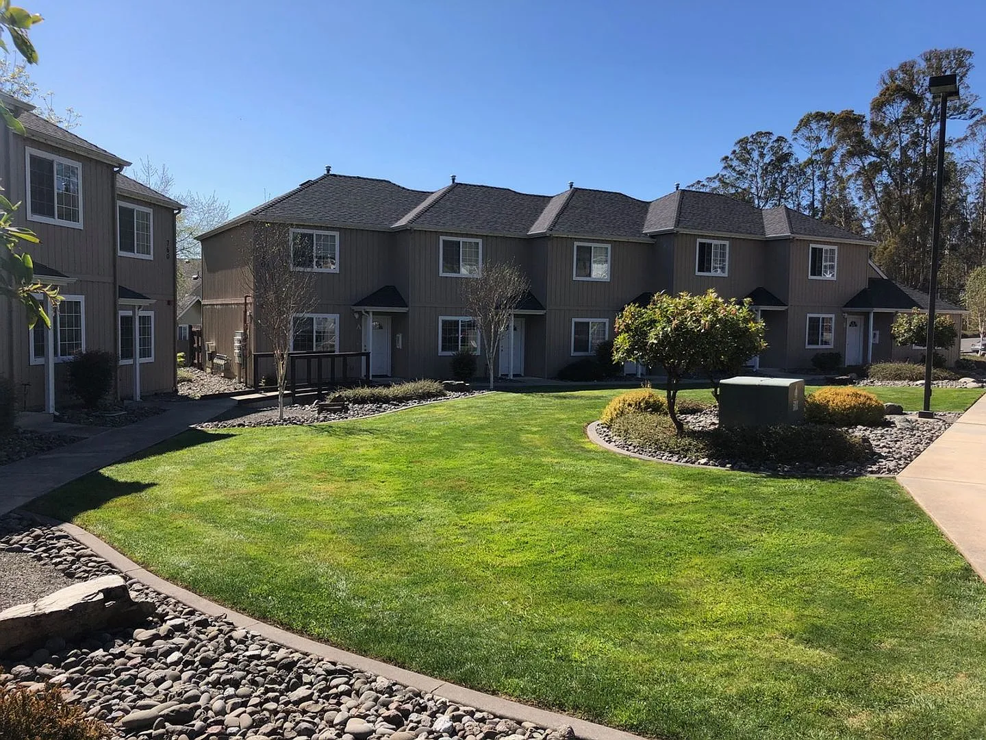 750 BayPark — Photo 1