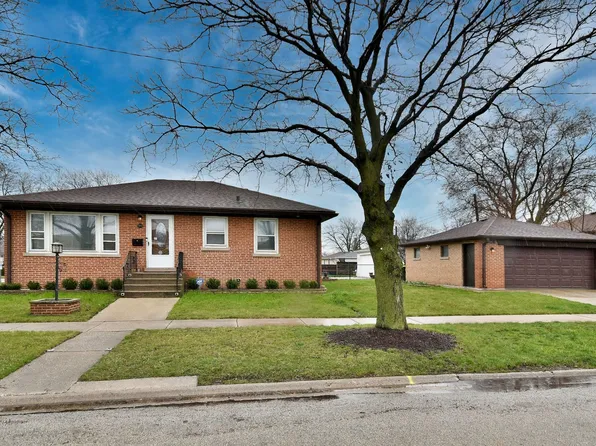 4567 Scott St, Schiller Park, IL 60176