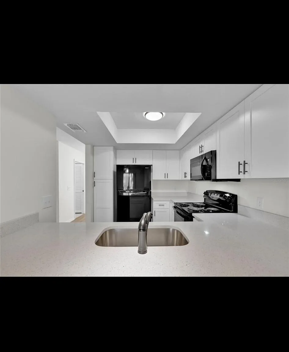 2404 Summerfield Pl — Photo 2