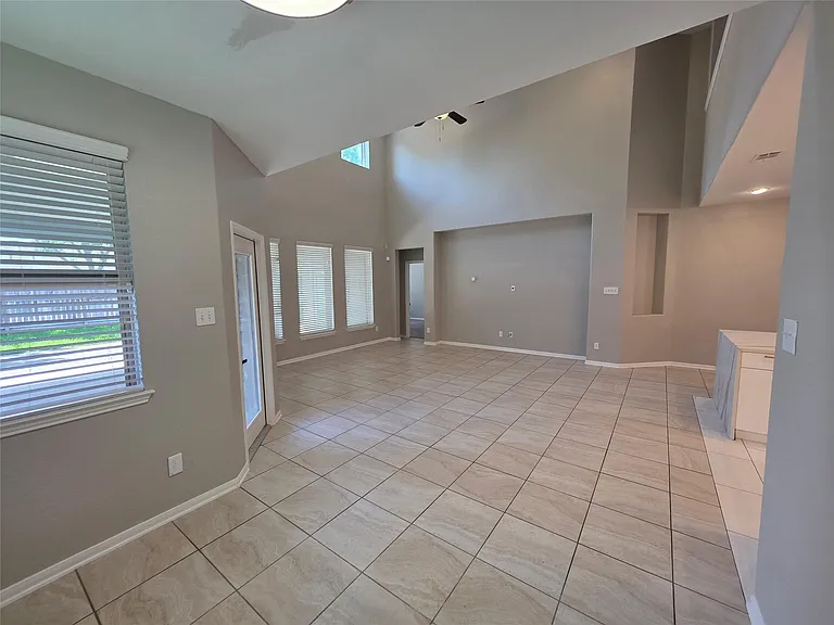 4427 Garden Ridge Ct — Photo 16