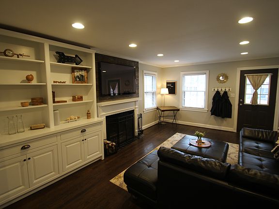 3rd image of 6704 Kenwood Ave