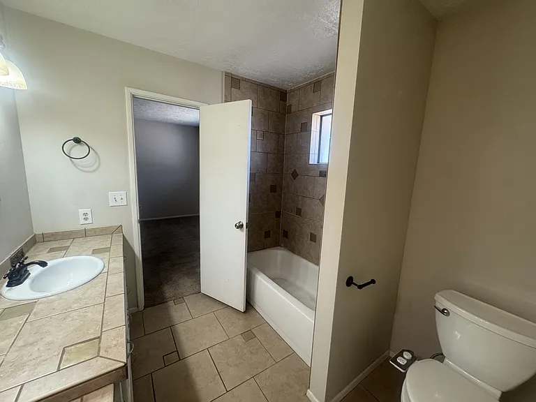 935 Country Club Dr — Photo 6