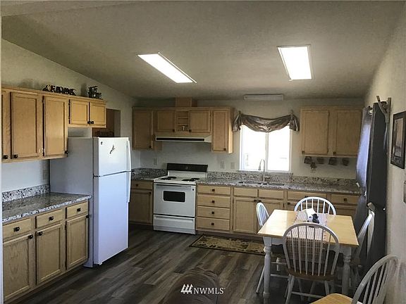 5th image of 8534 Nob Hill St