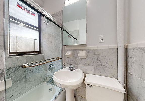 5th image of 171 E 83rd St APT 4H