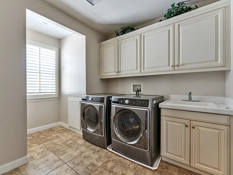 13143 Carriage Trail Ct — Photo 35
