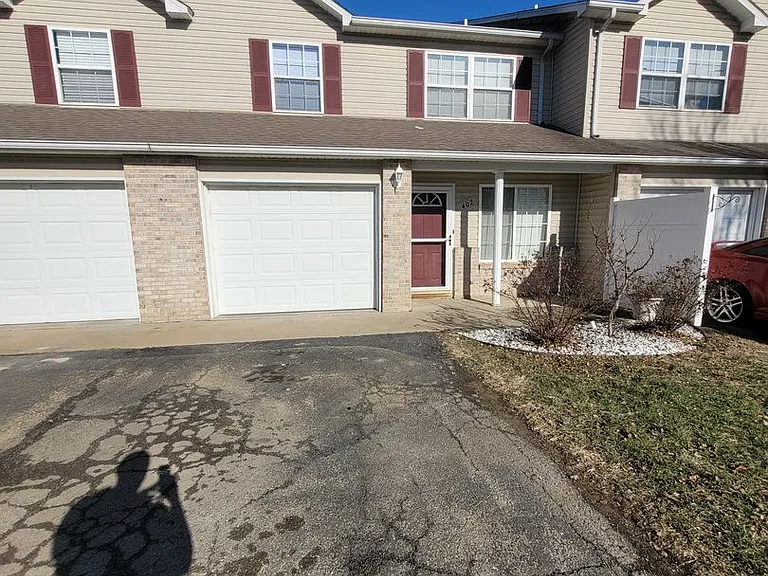 402 Shade Tree Ln — Photo 2