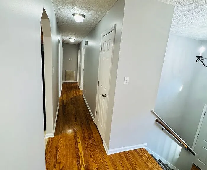 1221 Overton Ln — Photo 8
