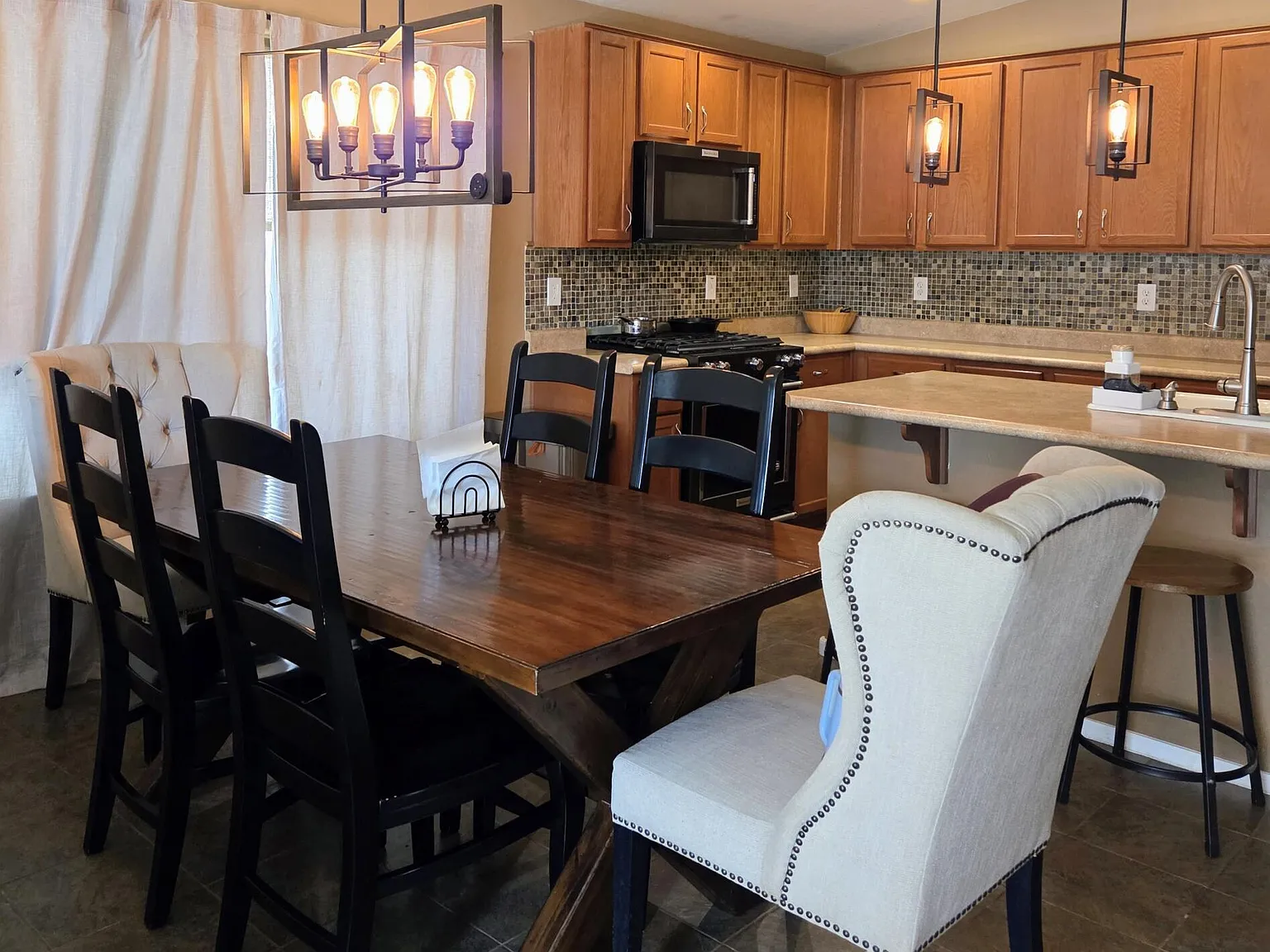 4 bed, 2.0 bath, 1753 sqft, $1,600 — Photo 4