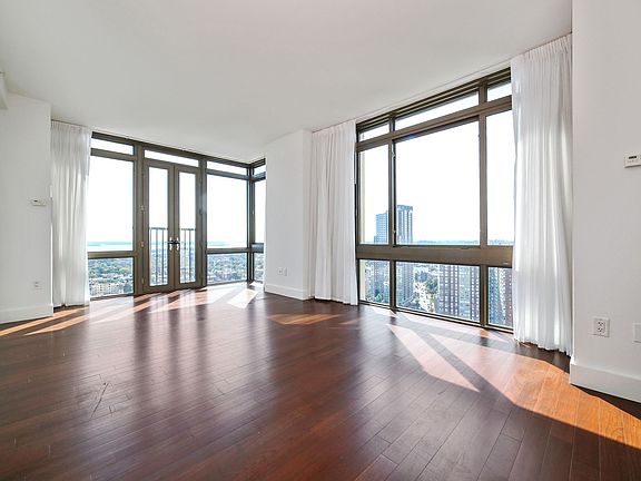 4th image of 175 Huguenot St Unit 2903