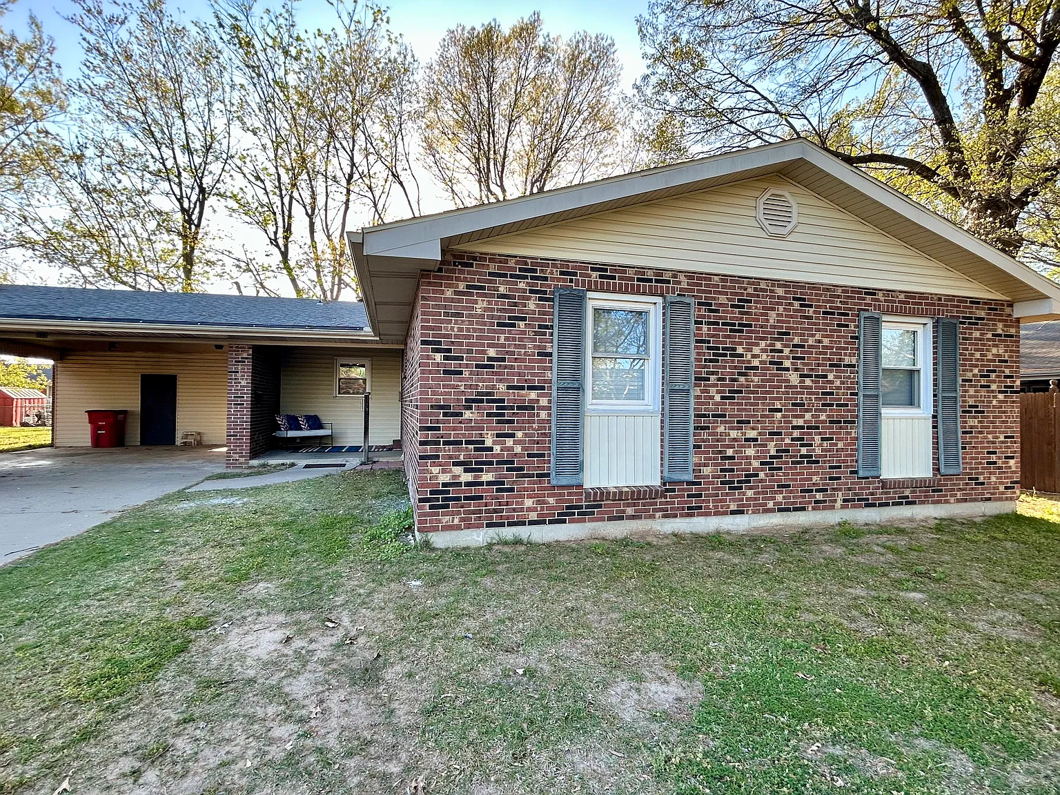 833 Stanford Dr — Photo 4
