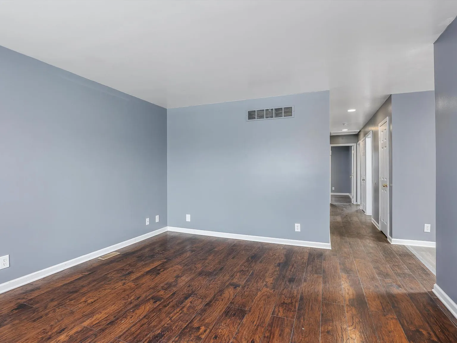 3 bed, 1.5 bath, 1210 sqft, $1,500 — Photo 4