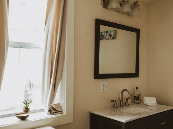 11 Atlantic St #1, Newport, RI 02840