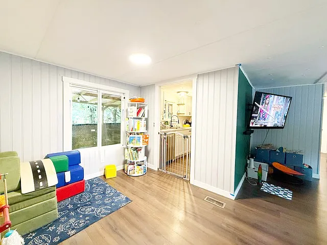 2110 Kent Ave W — Photo 7