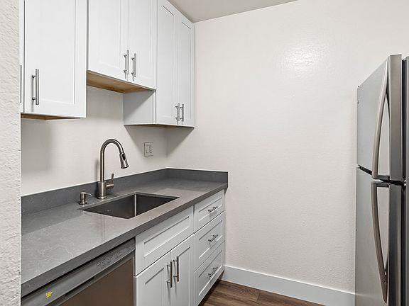 2nd image of 1095 Marina Dr #1009