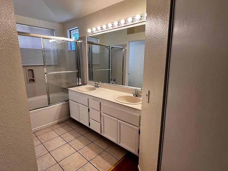 4813 Bridle Ct — Photo 14