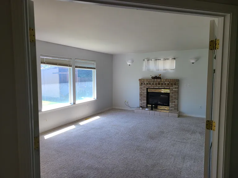 2262 N Aronmink Way — Photo 6
