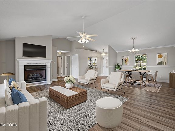 4th image of 318 Royal Oaks Dr