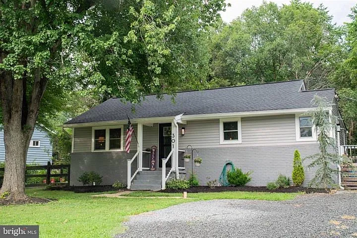 2 bed, 984 sqft, $2,700 — Photo 1