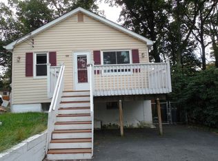 10 Geneva Trl, Hopatcong, NJ 07843