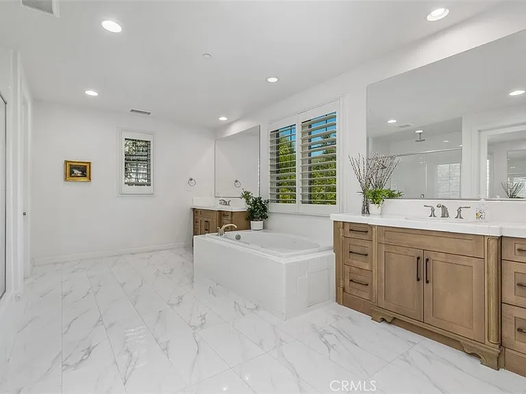 118 Iron Gate — Photo 16
