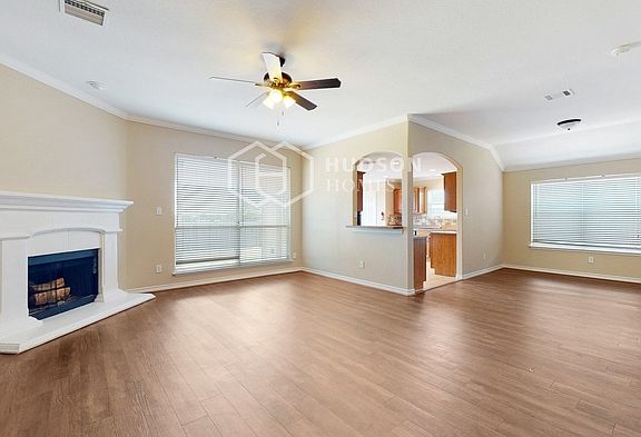 3rd image of 236 Carriage Dr