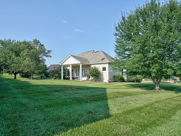 2nd image of 2984 Elmhurst Ct