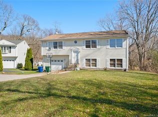 18 Clark Pl, Quaker Hill, CT 06375