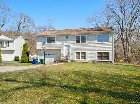 18 Clark Place, Waterford, CT 06375