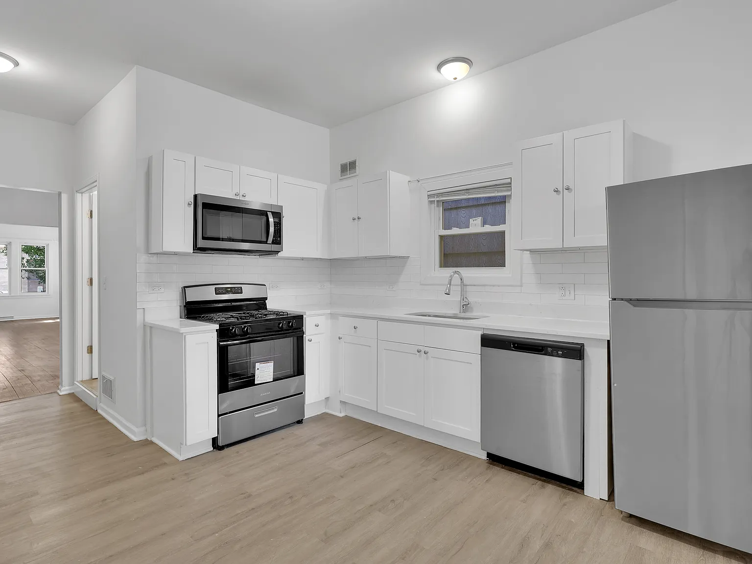 3846 N Troy St — Photo 2