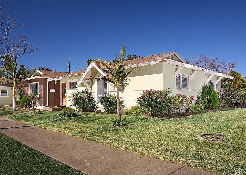 This beautiful home is located in one of Canoga Pa