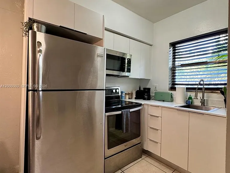 1130 NE 81st St #3 — Photo 11