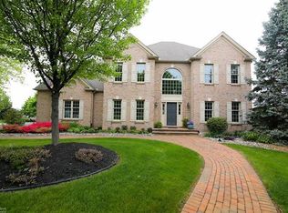 4569 Woodlawn Dr, Emmaus, PA 18049