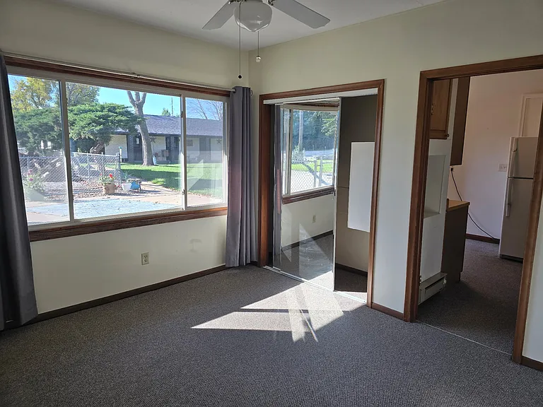 Bedroom w/ Closet
