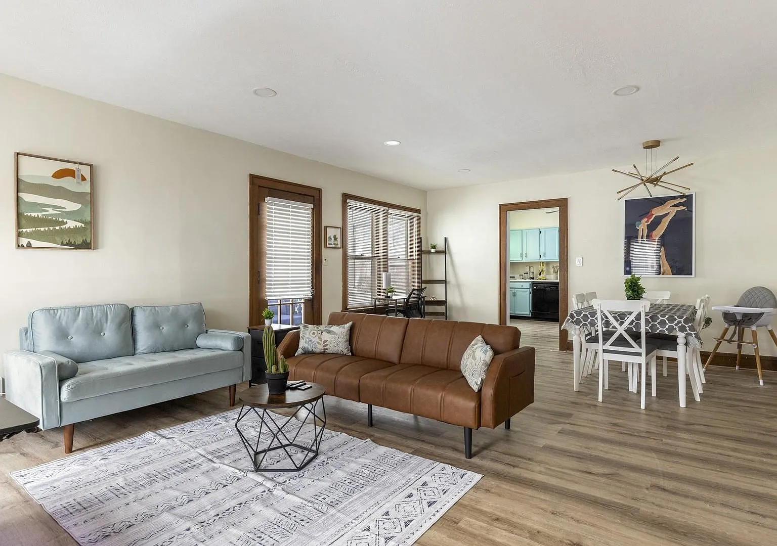 4 bed, 2.5 bath, 1800 sqft, $836 — Photo 4
