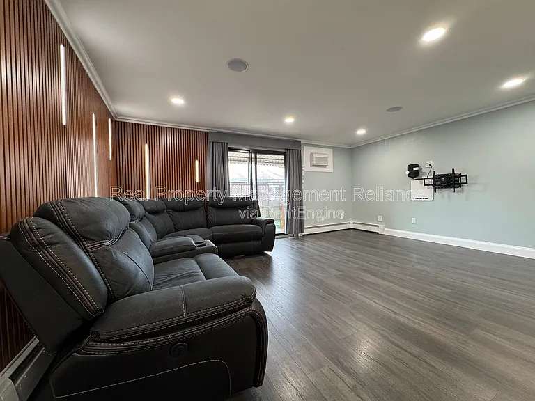 50 Colonial Dr #8 — Photo 3