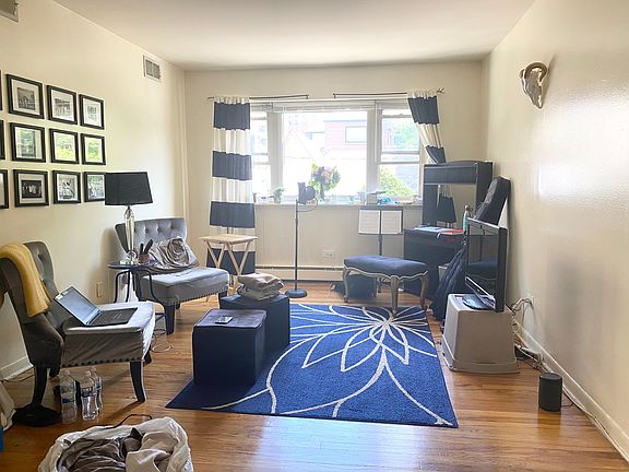 3rd image of 3161 N Cambridge Ave APT 309